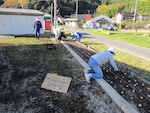 公民館用地の適正管理：チューリップの球根植え