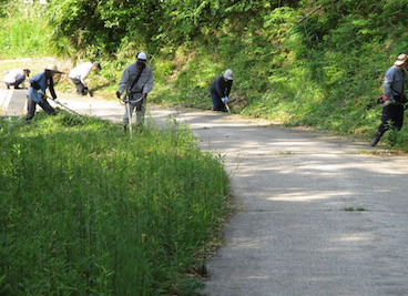 道路の適正管理：山道草刈、清掃