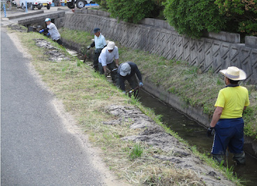 用水路の適正管理：防火用水路清掃