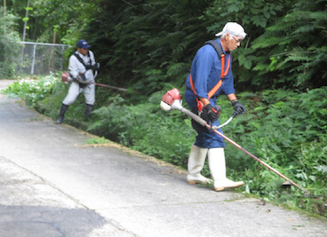 道路の適正管理：山道草刈、清掃