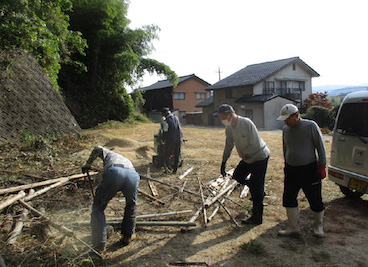 竹の処分作業