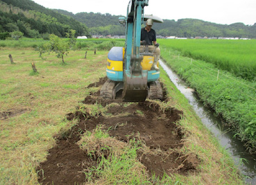 幹線排水路泥上げ