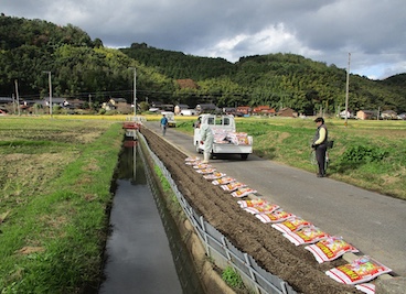 花壇土入れ