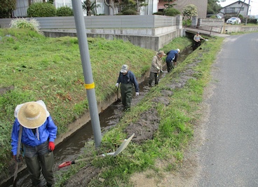 用水路の適正管理：防火用水路清掃