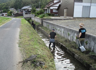 用水路の適正管理：防火用水路清掃