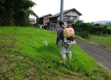 土地の適正管理：遊休空地除草剤散布