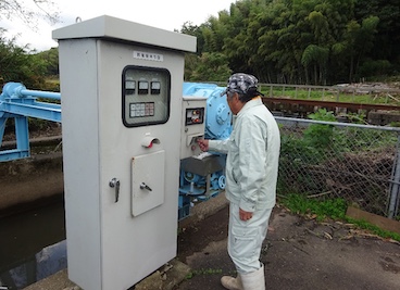 幹線排水路適正管理：除塵機巻き上げ