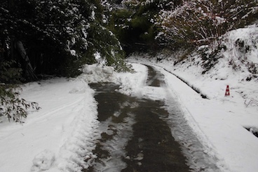 トラクターによる除雪作業