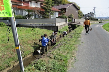 用水路の適正管理：防火用水路清掃