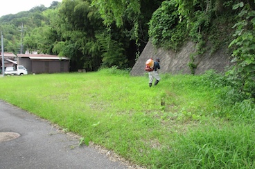 土地の適正管理：遊休空地除草剤散布