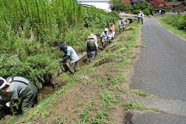 用水路の適正管理：防火用水路清掃