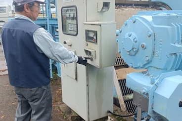幹線排水路適正管理：除塵機巻き上げ