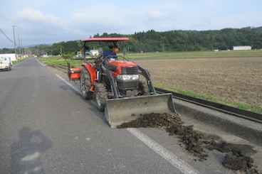 幹線排水路の草・泥処理