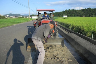 >幹線排水路の泥処理